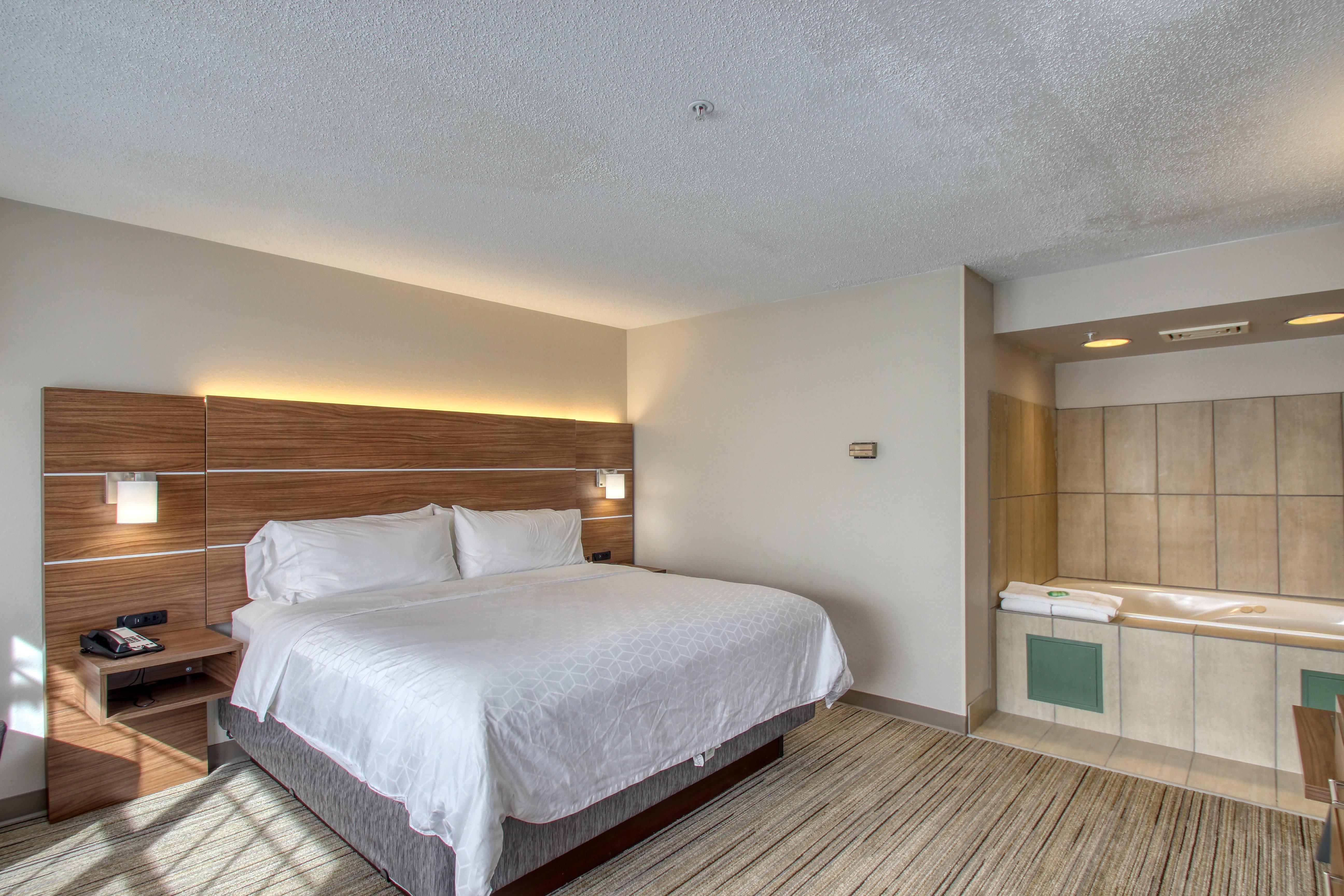 Holiday Inn Express Hotel & Suites Oshkosh - State Route 41 By Ihg מראה חיצוני תמונה