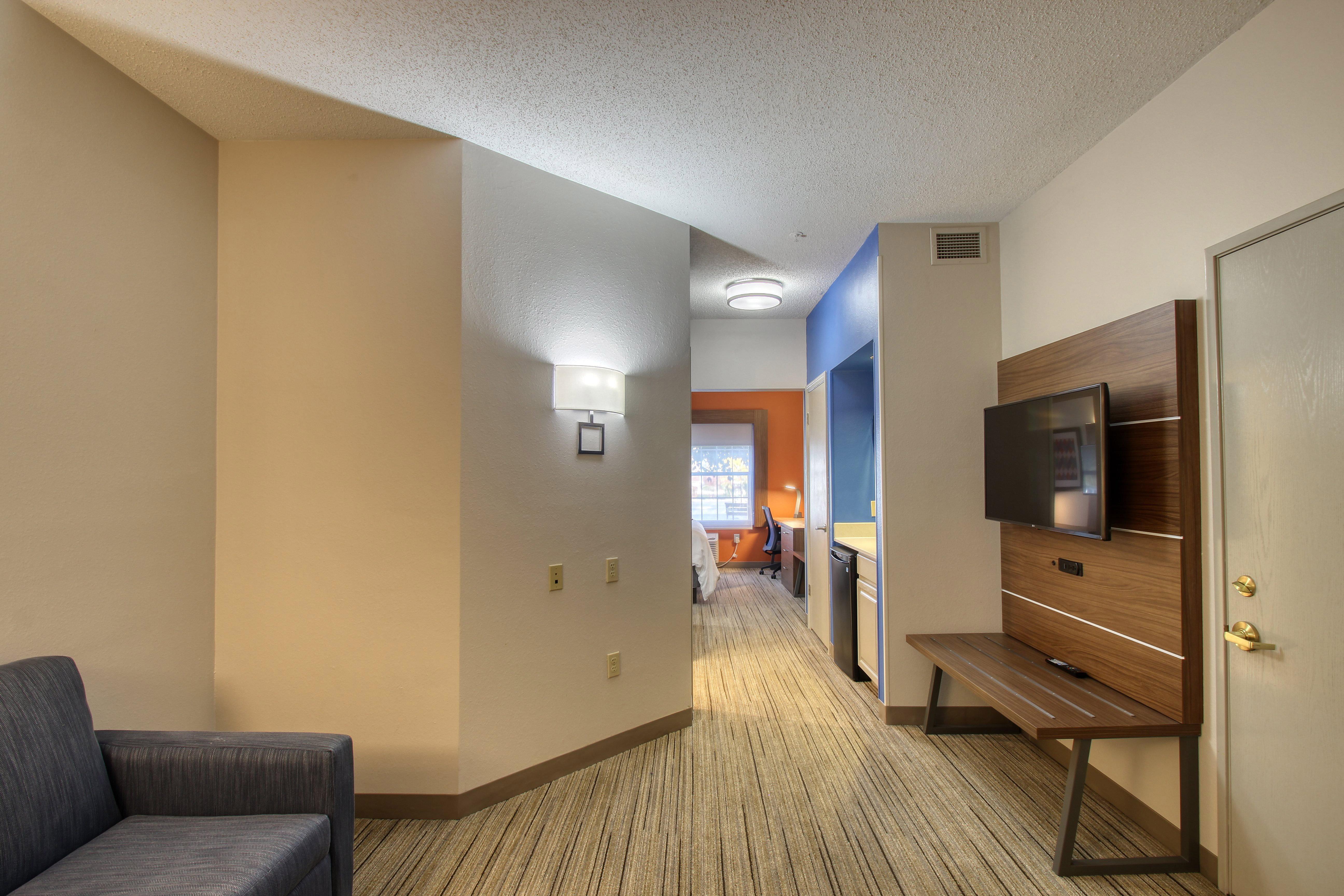 Holiday Inn Express Hotel & Suites Oshkosh - State Route 41 By Ihg מראה חיצוני תמונה