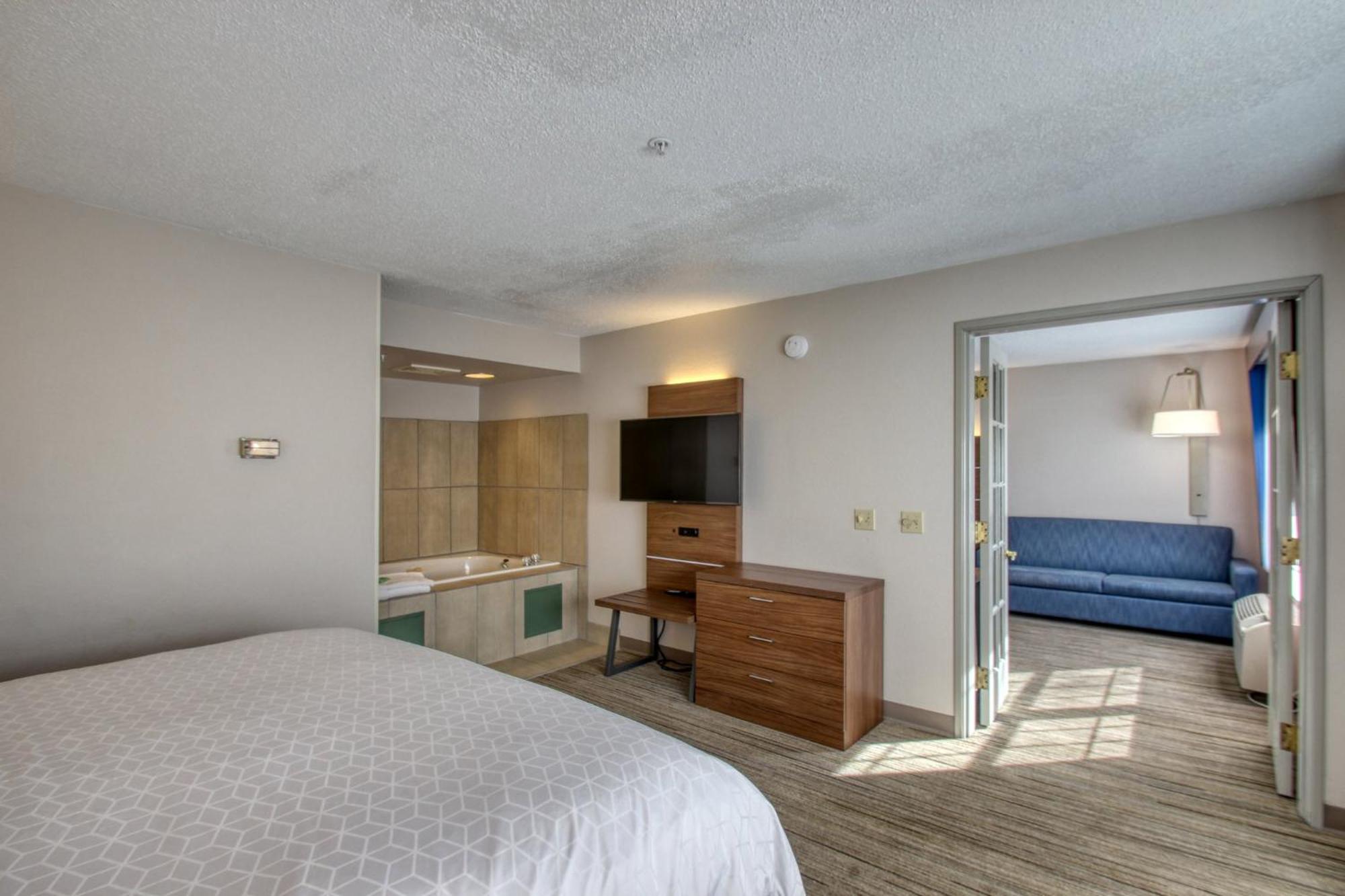 Holiday Inn Express Hotel & Suites Oshkosh - State Route 41 By Ihg מראה חיצוני תמונה