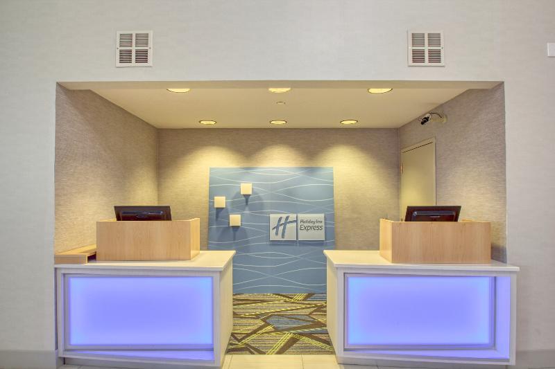 Holiday Inn Express Hotel & Suites Oshkosh - State Route 41 By Ihg מראה חיצוני תמונה
