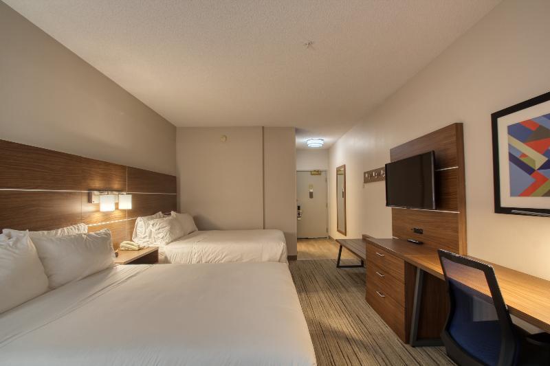 Holiday Inn Express Hotel & Suites Oshkosh - State Route 41 By Ihg מראה חיצוני תמונה