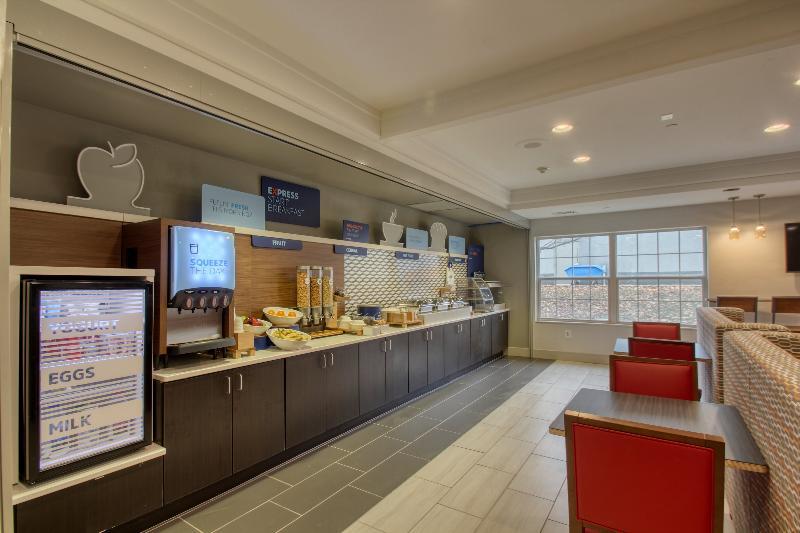 Holiday Inn Express Hotel & Suites Oshkosh - State Route 41 By Ihg מראה חיצוני תמונה
