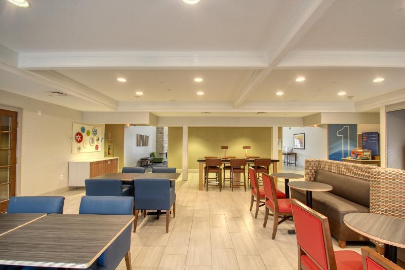 Holiday Inn Express Hotel & Suites Oshkosh - State Route 41 By Ihg מראה חיצוני תמונה