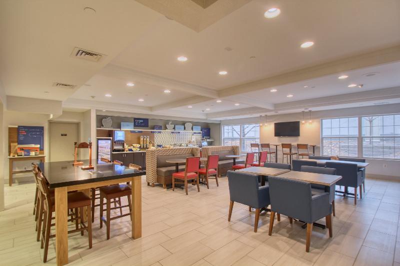 Holiday Inn Express Hotel & Suites Oshkosh - State Route 41 By Ihg מראה חיצוני תמונה